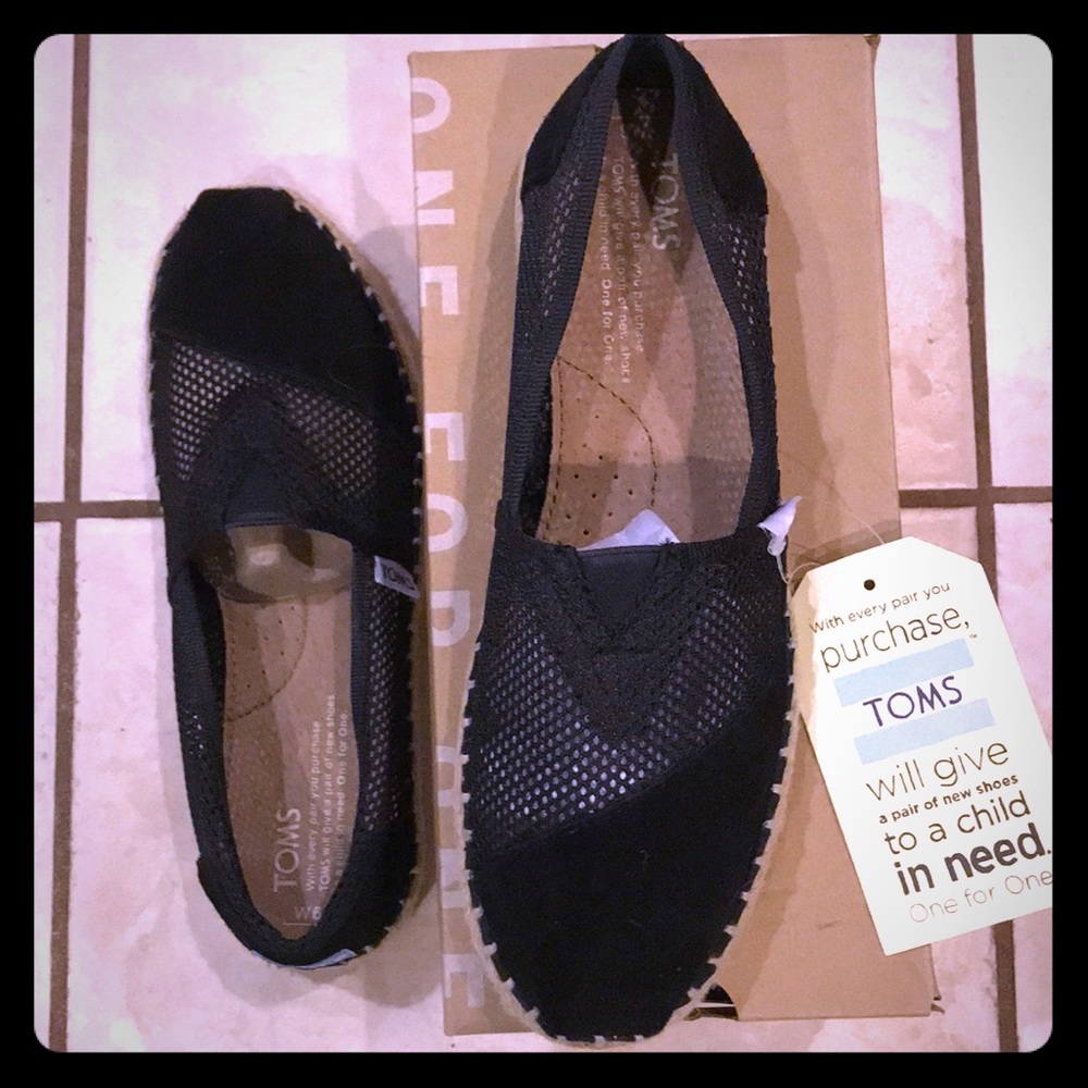 TOMS NIB WOMAN’S CLASSIC BLACK MESH SLIP ONS